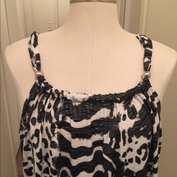 Dressy Blouse polyester spandex. - Picture 2 of 3